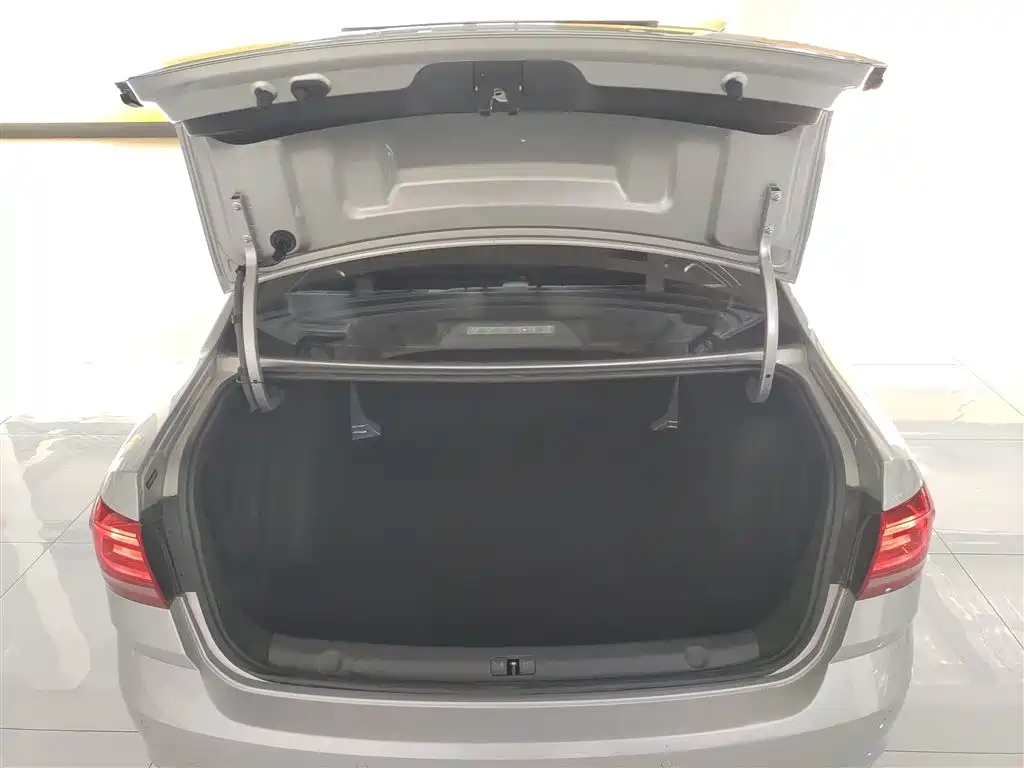 Lavida 2017 1.6L automatic comfort version купить на сайте DeffCars