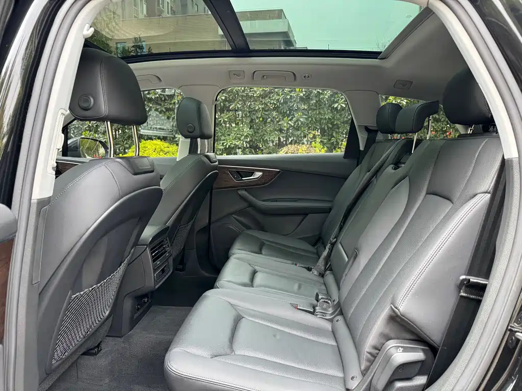 Audi Q7 2023 45 TFSI quattro S line sports купить на сайте DeffCars