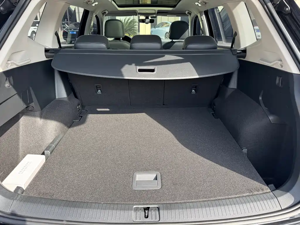 Tiguan L 2021 330TSI automatic two-wheel drive R-Line version купить на сайте DeffCars