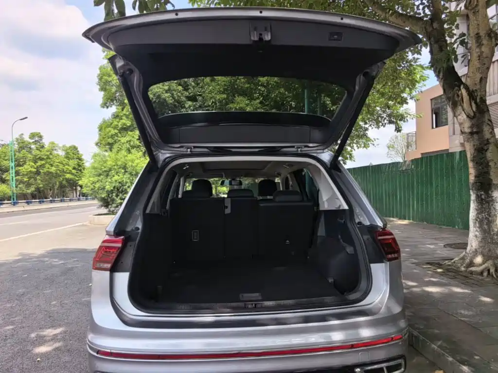 Tiguan L plug-in hybrid 2022 430PHEV plug-in hybrid premium version купить на сайте DeffCars