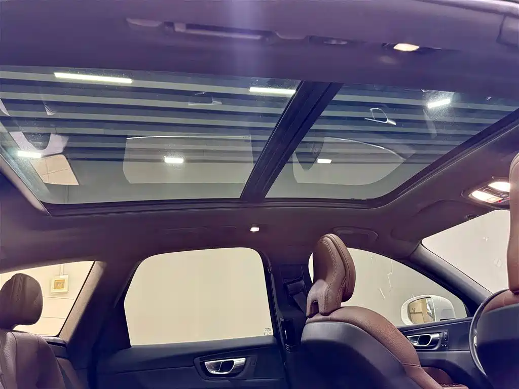 Volvo XC60 2022 B5 four-wheel drive Zhiyi Luxury Edition купить на сайте DeffCars