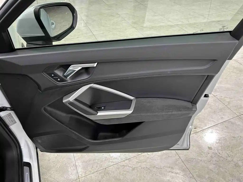 Audi Q3 2022 35 TFSI Fashionable and Dynamic купить на сайте DeffCars