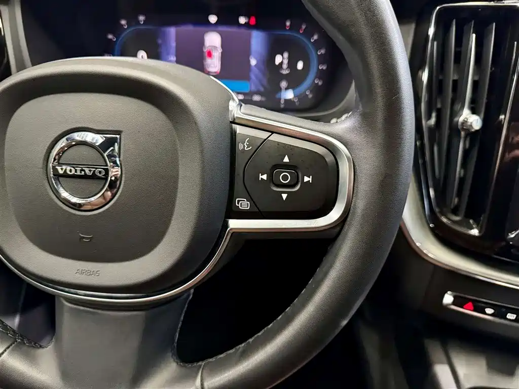 Volvo XC60 2022 B5 four-wheel drive Zhiyi Luxury Edition купить на сайте DeffCars