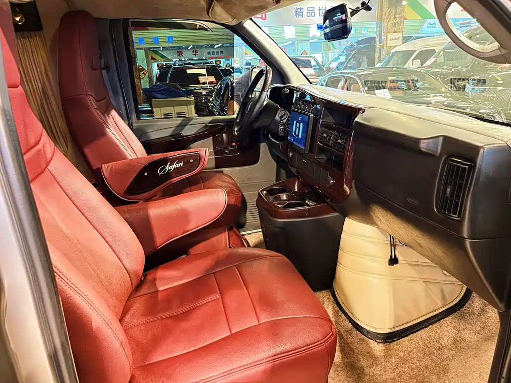 SAVANA 2011 5.3L Business Star 7-seater купить на сайте DeffCars