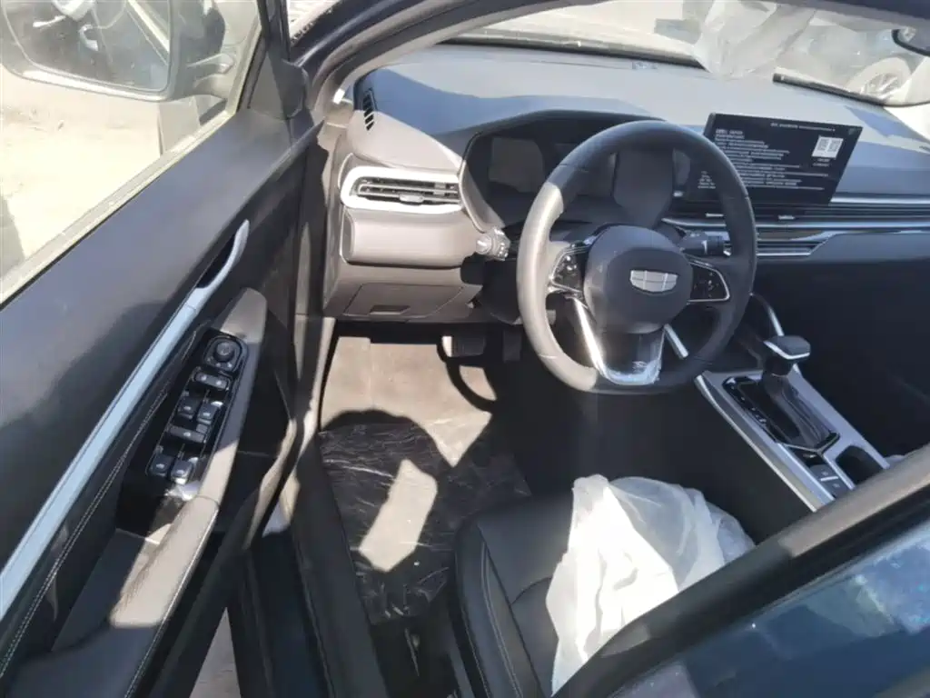 Emgrand 2026 4 million commemorative model 1.5L CVT transcendent type купить на сайте DeffCars