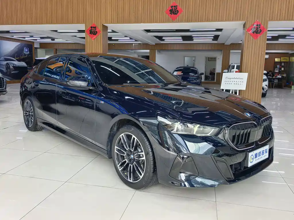 BMW 5 Series 2025 530Li Leading M Sports Package купить на сайте DeffCars