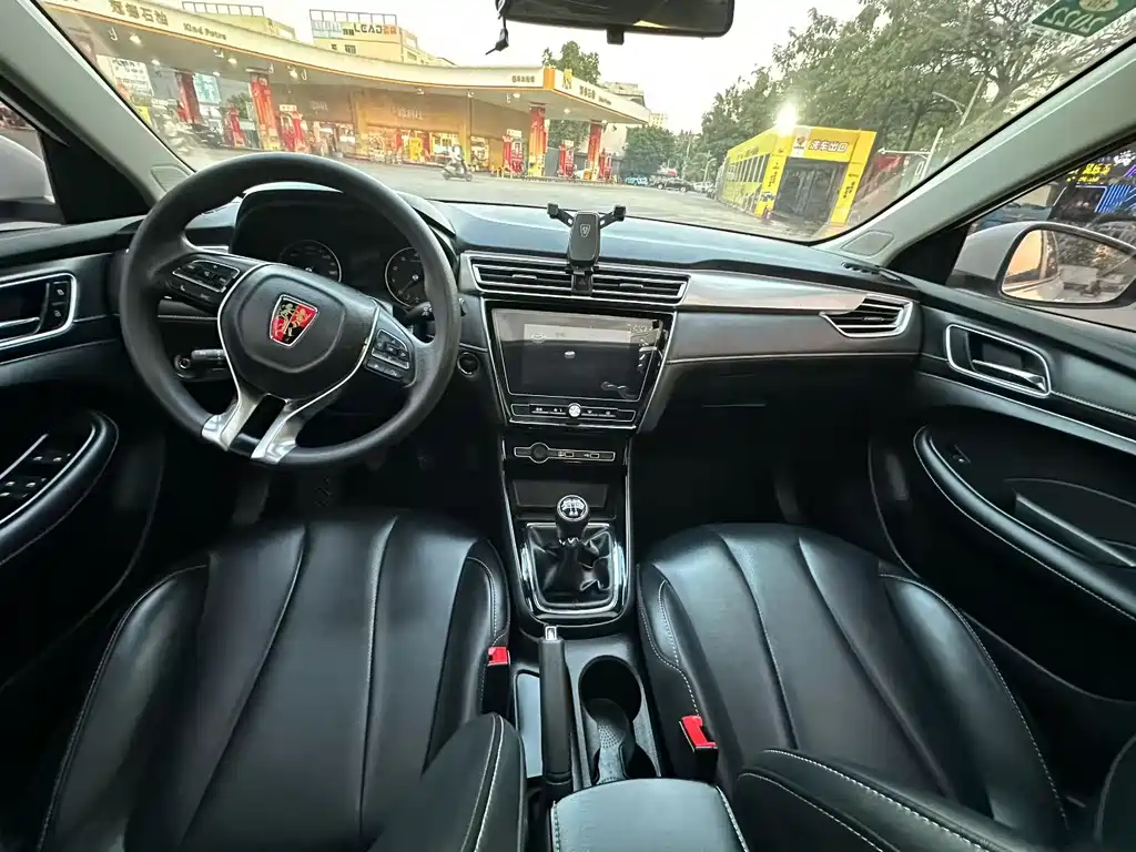 Roewe i5 2020 1.5L Manual 4G Internet Leader Flagship Edition купить на сайте DeffCars