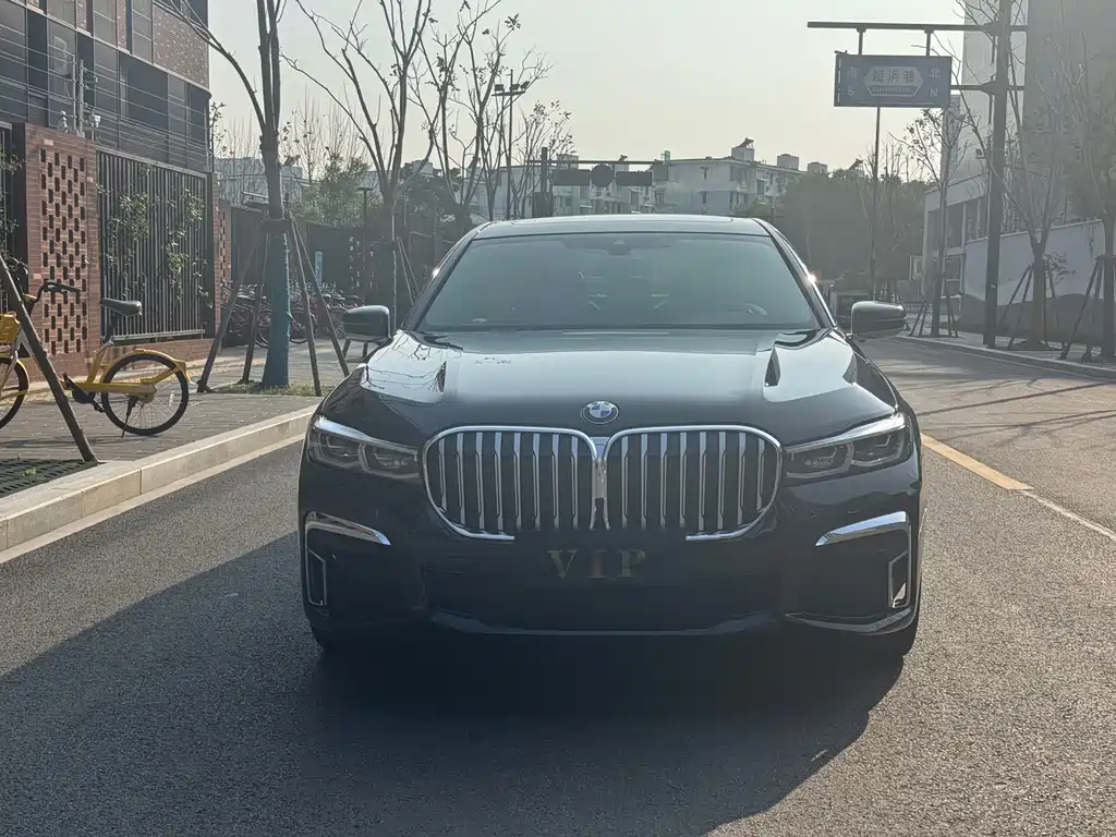 BMW 7 Series 2021 740Li Leading M Sports Package купить на сайте DeffCars