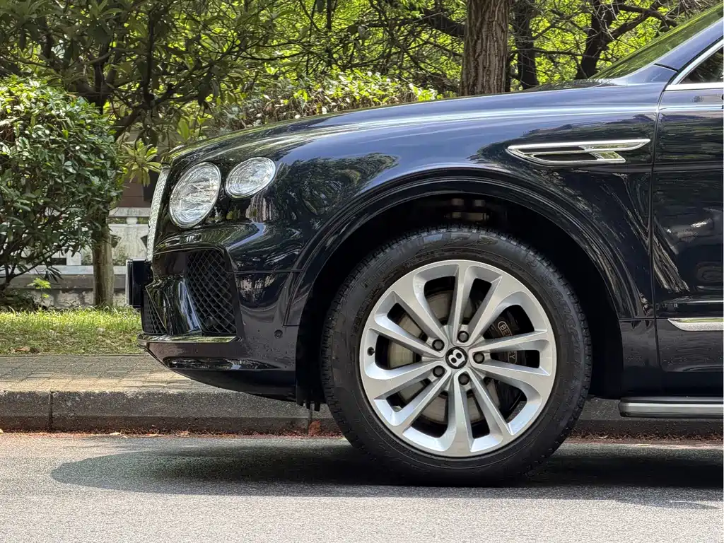 Bentayga 2024 4.0T V8 купить на сайте DeffCars