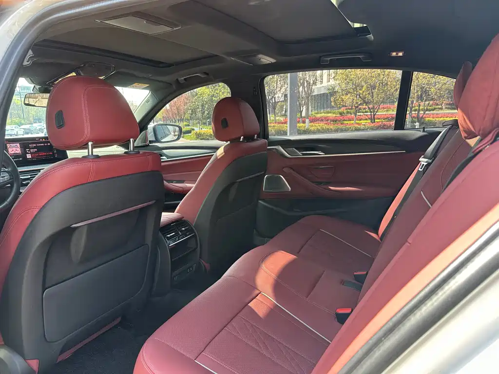 BMW 5 Series 2023 530Li Leading M Sports Package купить на сайте DeffCars