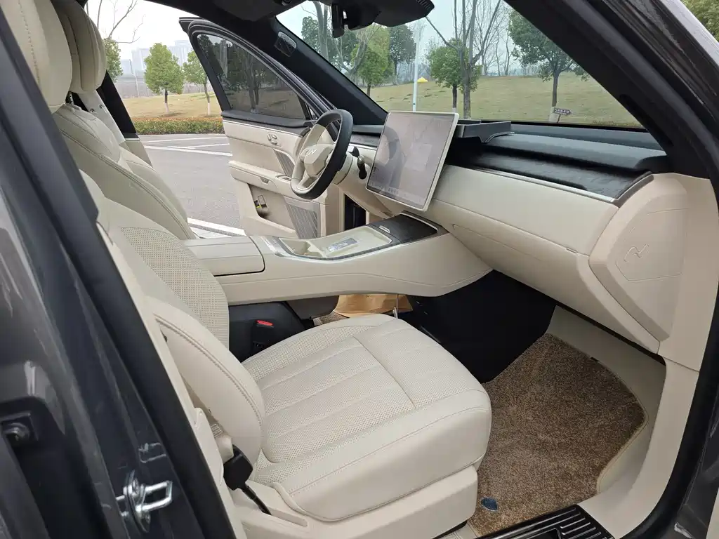 Ledo L90 2025 Max six-seater version купить на сайте DeffCars