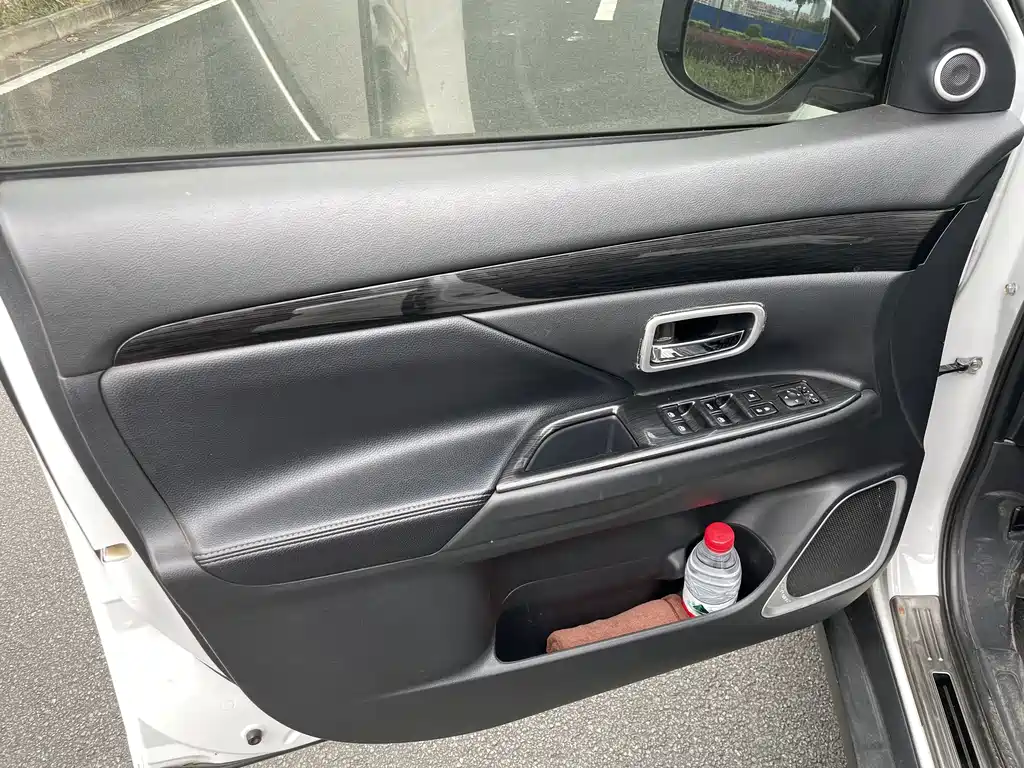 Outlander 2018 2.4L four-wheel drive elite version 5 seats купить на сайте DeffCars