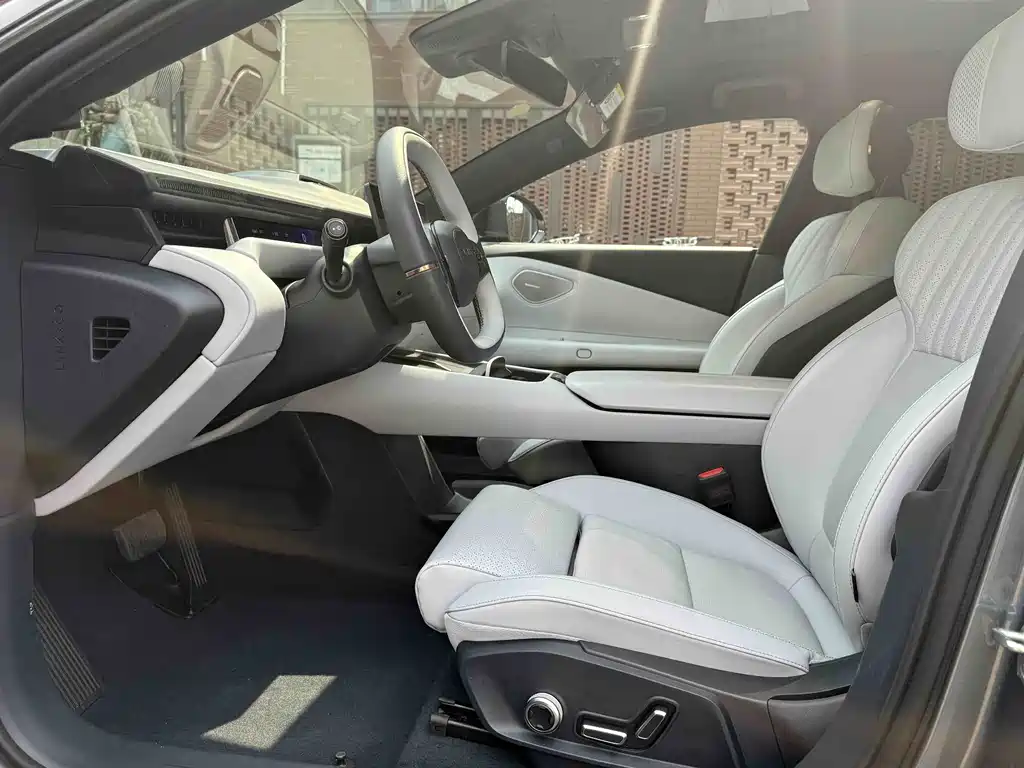 Lynk & Co Z10 2024 95kWh 702km four-wheel drive smart driving Ultra купить на сайте DeffCars