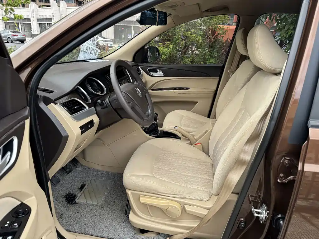 Baojun 730 2016 1.5L manual standard 7 seats купить на сайте DeffCars