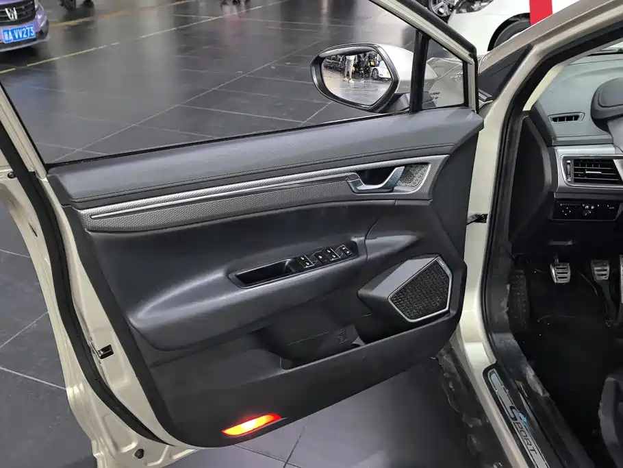 Emgrand GS 2016 sports version 1.8L manual style купить на сайте DeffCars