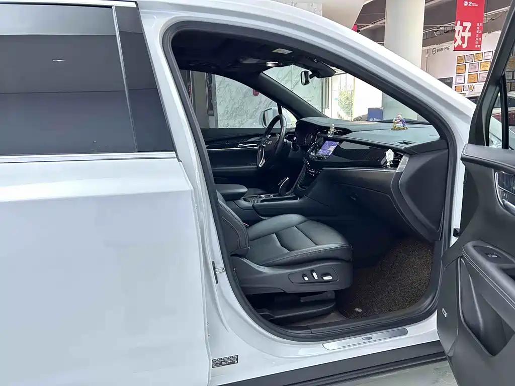 Cadillac XT6 2022 2.0T six-seat two-wheel drive luxury model купить на сайте DeffCars