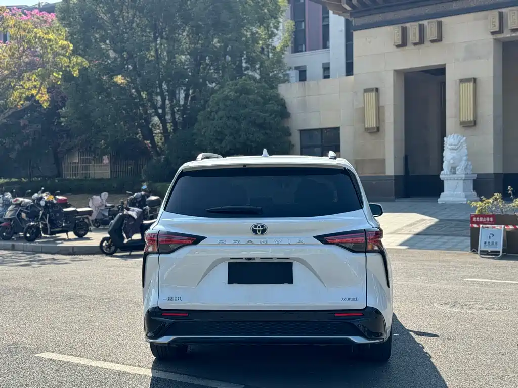 Grevia 2023 2.5L Hybrid Monarch VIP Edition купить на сайте DeffCars