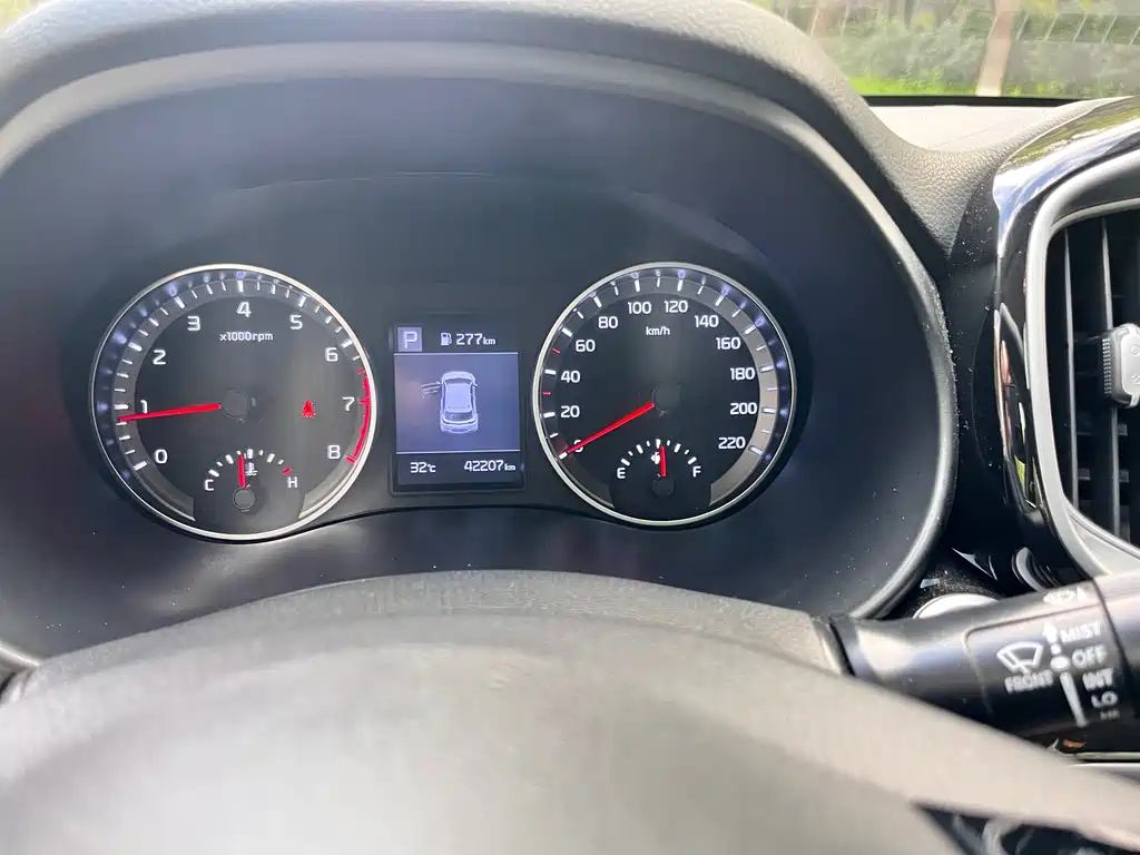 Yipao 2021 1.4L CVT sunroof model купить на сайте DeffCars