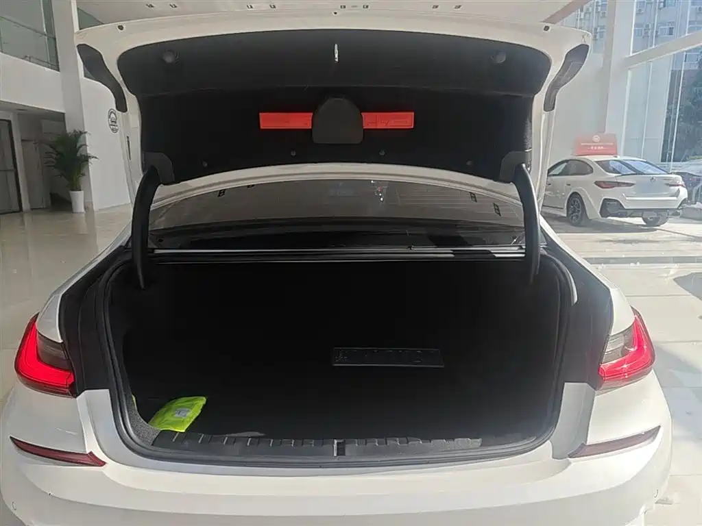 BMW 3 Series 2021 Facelift 2 325Li M Sports Package купить на сайте DeffCars