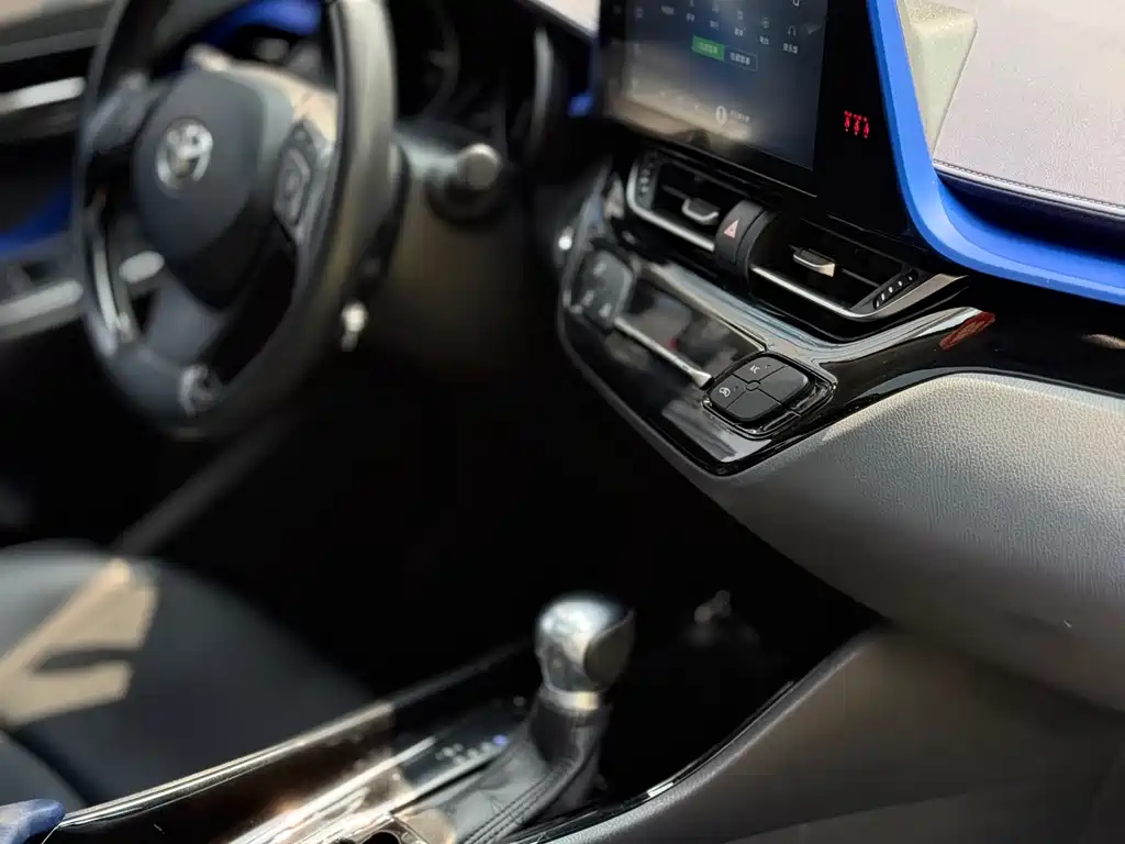 Toyota C-HR 2021 2.0L Luxury Edition купить на сайте DeffCars