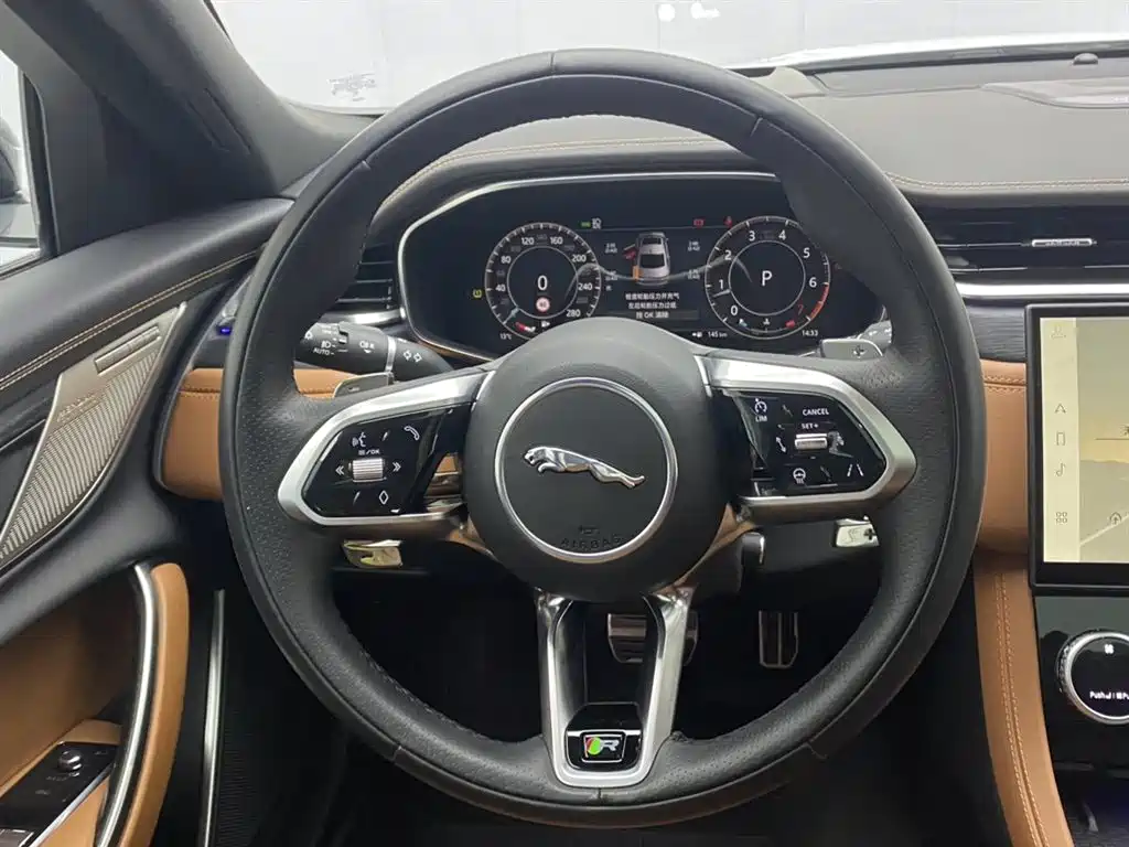 Jaguar XFL 2024 2.0T P300 four-wheel drive flagship sports gold version купить на сайте DeffCars