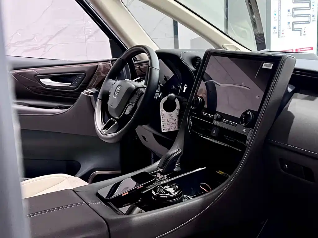 Wilfa 2025 Crown Dual Engine 2.5L Black Gold Executive Edition купить на сайте DeffCars