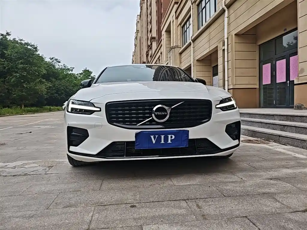 Volvo S60 2021 T4 Zhiyuan Sport Edition купить на сайте DeffCars