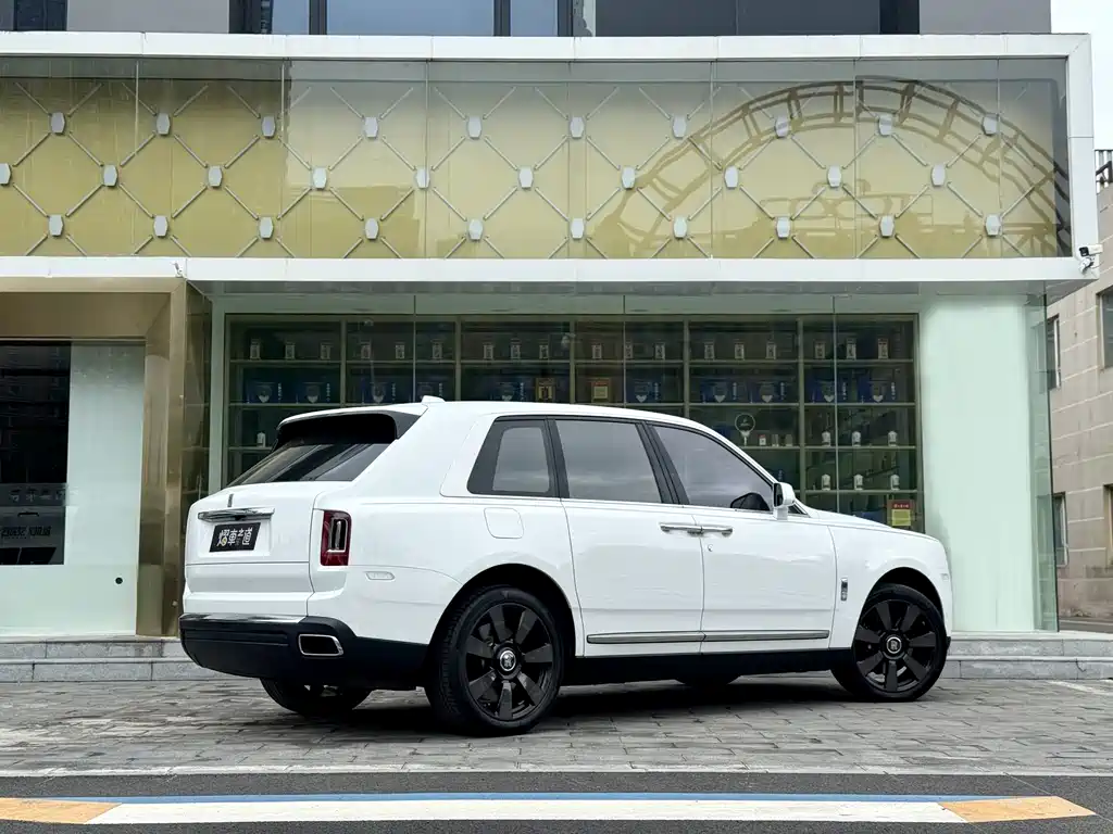 Cullinan 2018 five-seater version купить на сайте DeffCars
