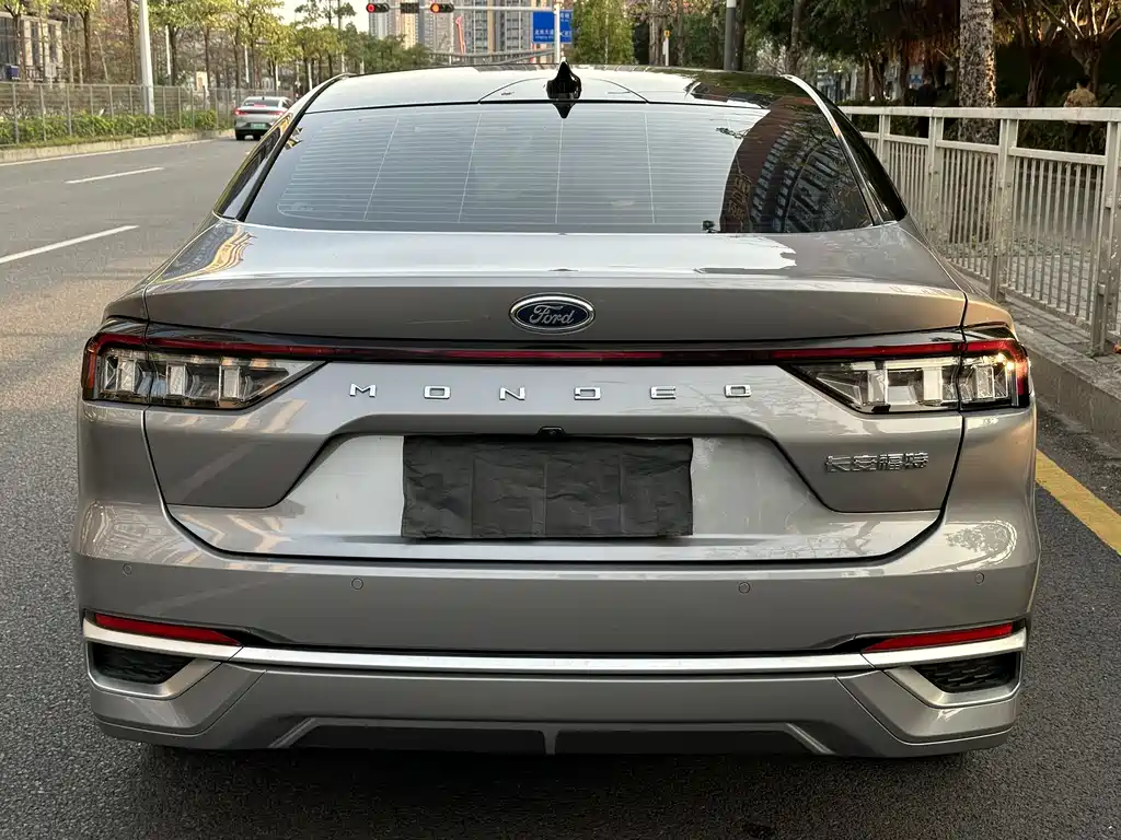 Mondeo 2025 2.0T EcoBoost Extreme купить на сайте DeffCars