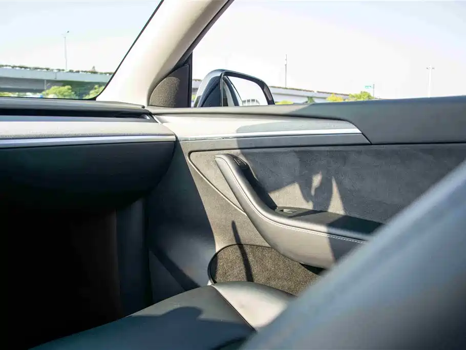 Model Y 2023 rear-wheel drive version купить на сайте DeffCars
