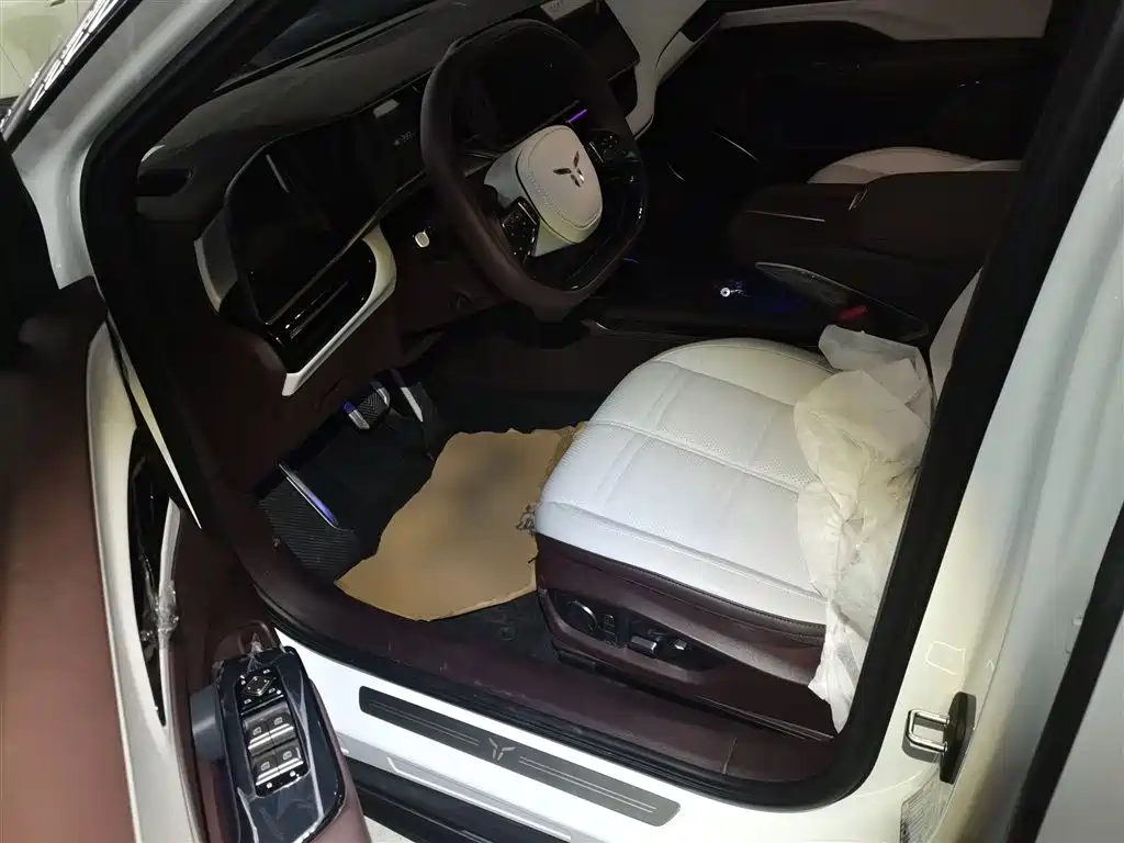 Hongqi EH7 2024 640 Pro+ four-wheel drive version купить на сайте DeffCars