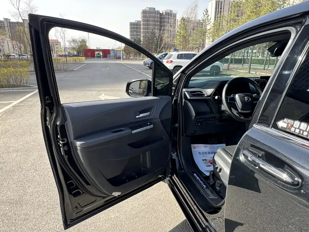SIENNA 2021 2.5L Hybrid Premium Edition купить на сайте DeffCars