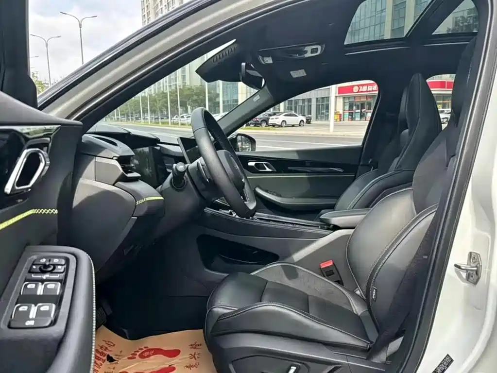 Lynk & Co 03 2023 1.5TD DCT Pro купить на сайте DeffCars
