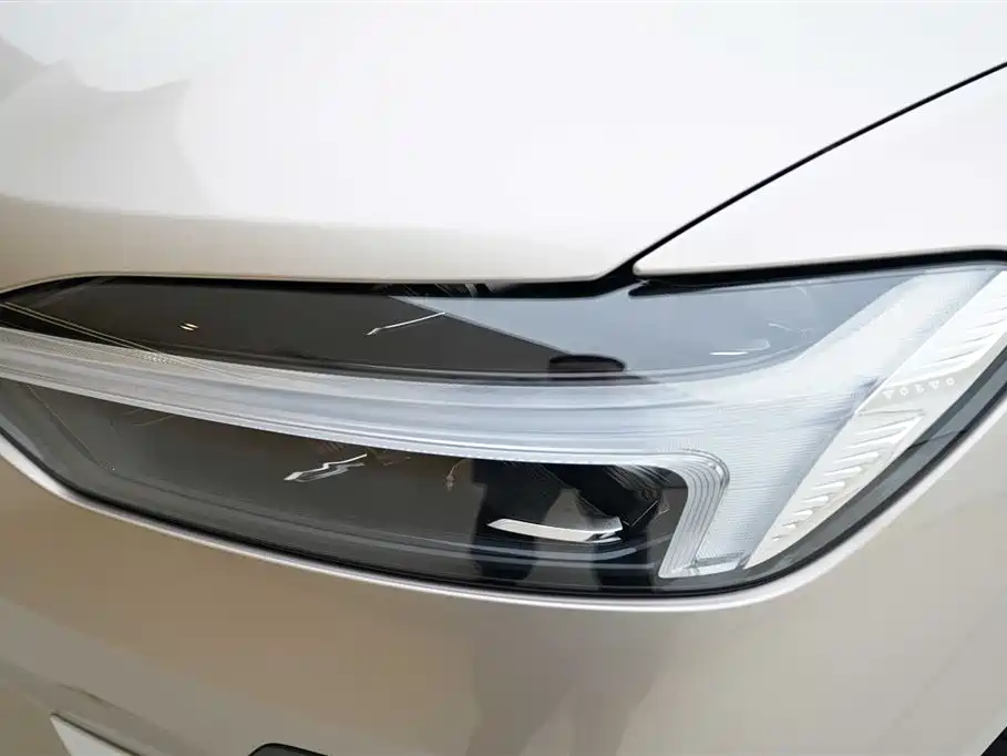 Volvo XC60 2026 B5 four-wheel drive Zhiyi Luxury Edition купить на сайте DeffCars