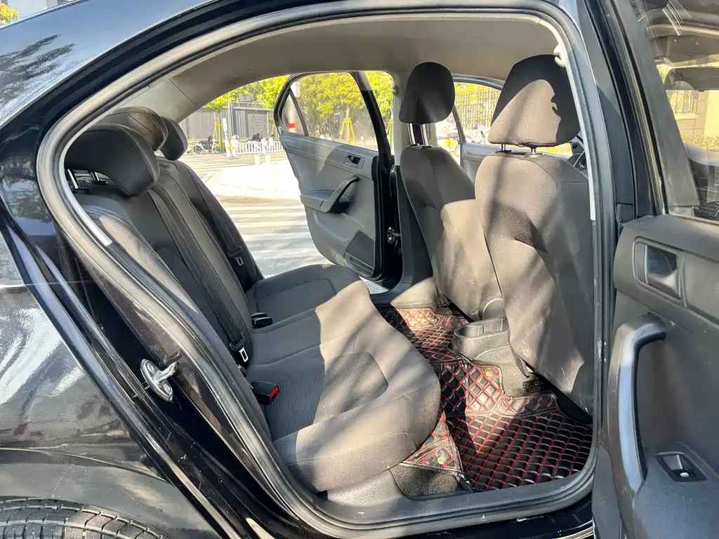 Santana 2013 1.6L Manual Fashion Edition купить на сайте DeffCars