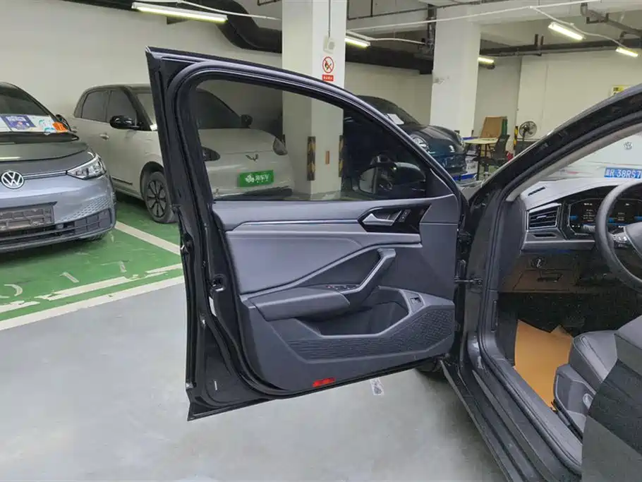 Sagitar 2022 280TSI DSG Flyover Edition купить на сайте DeffCars