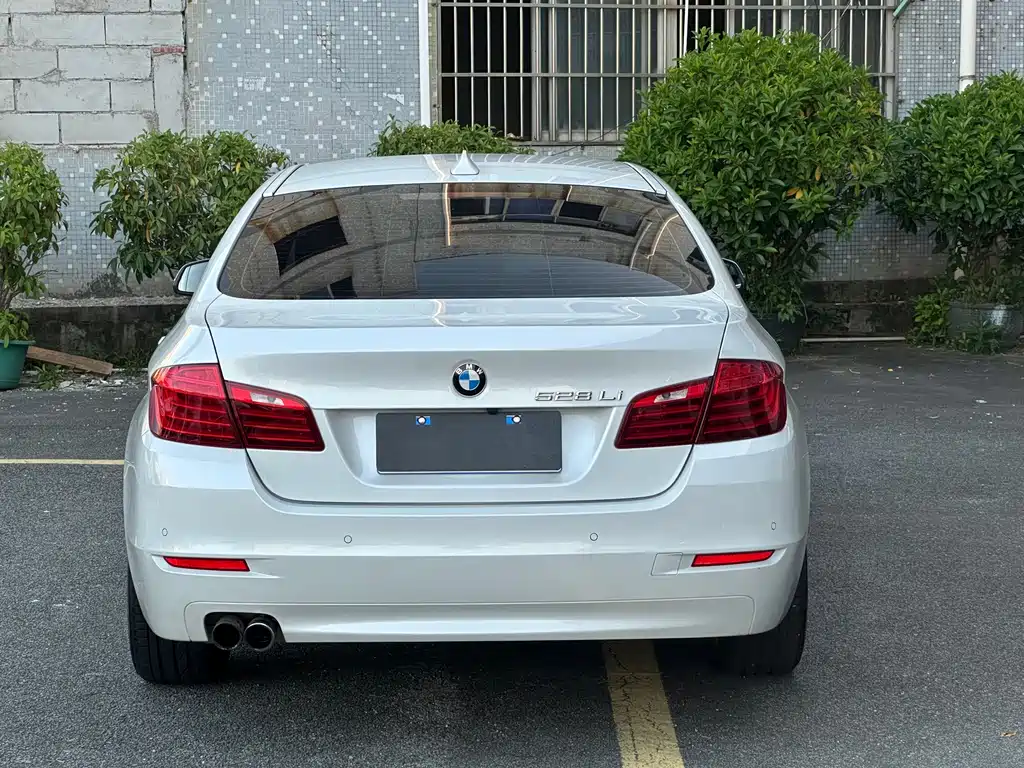 BMW 5 Series 2014 528Li Stylish Design Package купить на сайте DeffCars