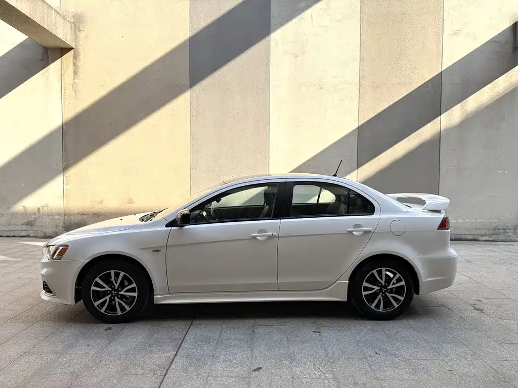 Wingshen 2016 1.8L CVT black and white replica купить на сайте DeffCars