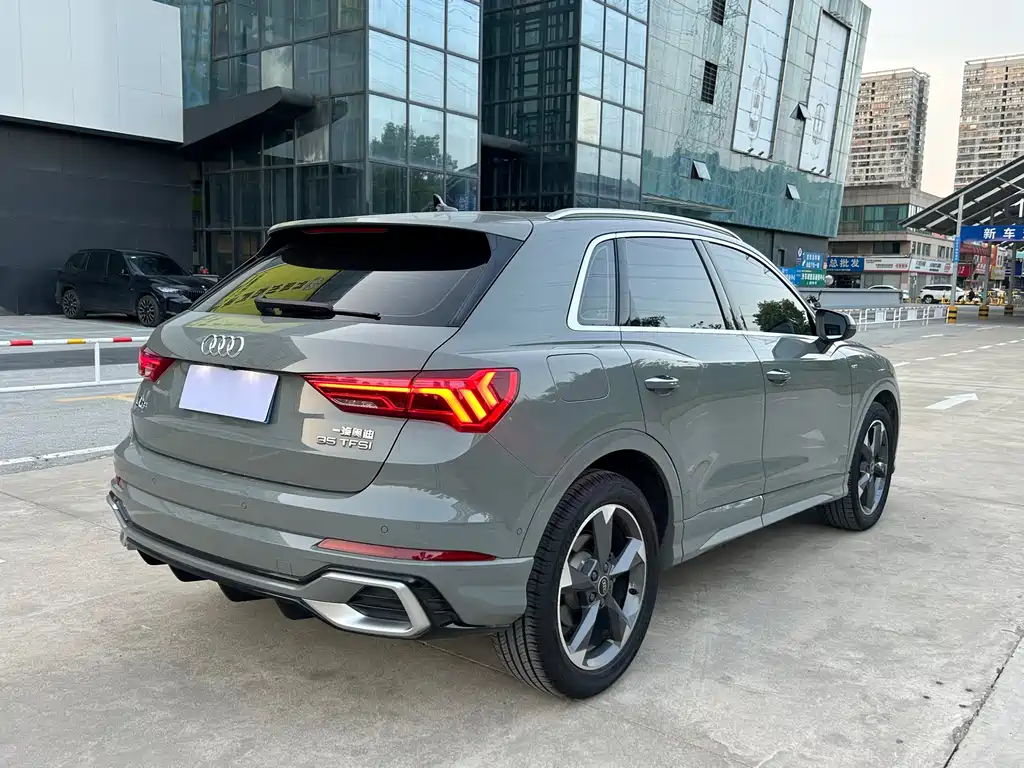 Audi Q3 2024 35 TFSI Fashionable and Dynamic купить на сайте DeffCars