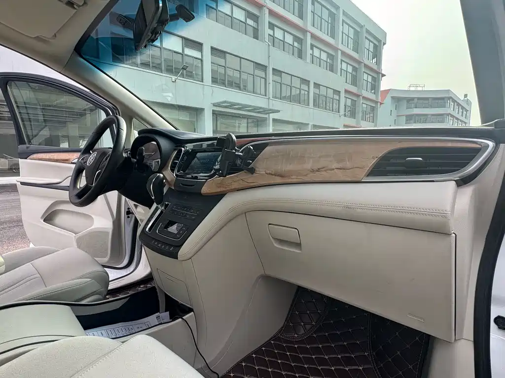 Buick GL8 2017 ES 28T Comfort Type National V купить на сайте DeffCars