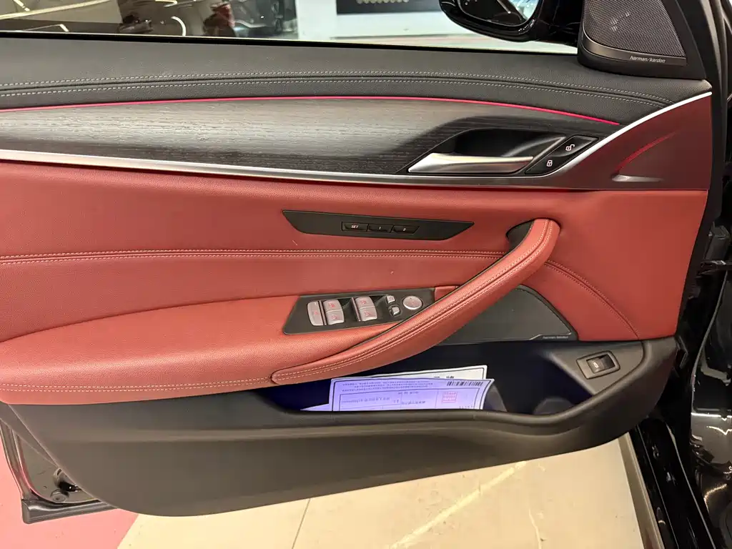 BMW 5 Series 2022 530Li Leading M Sports Package купить на сайте DeffCars