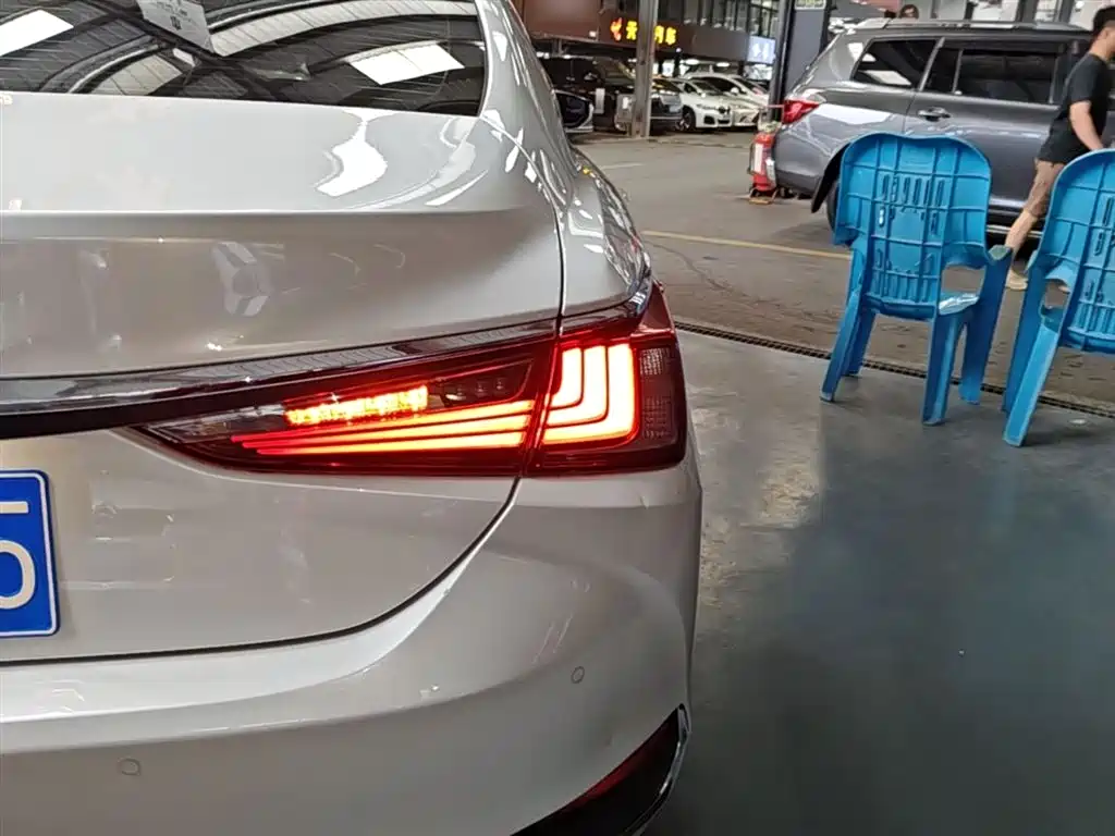Lexus ES 2021 200 Excellence Edition купить на сайте DeffCars