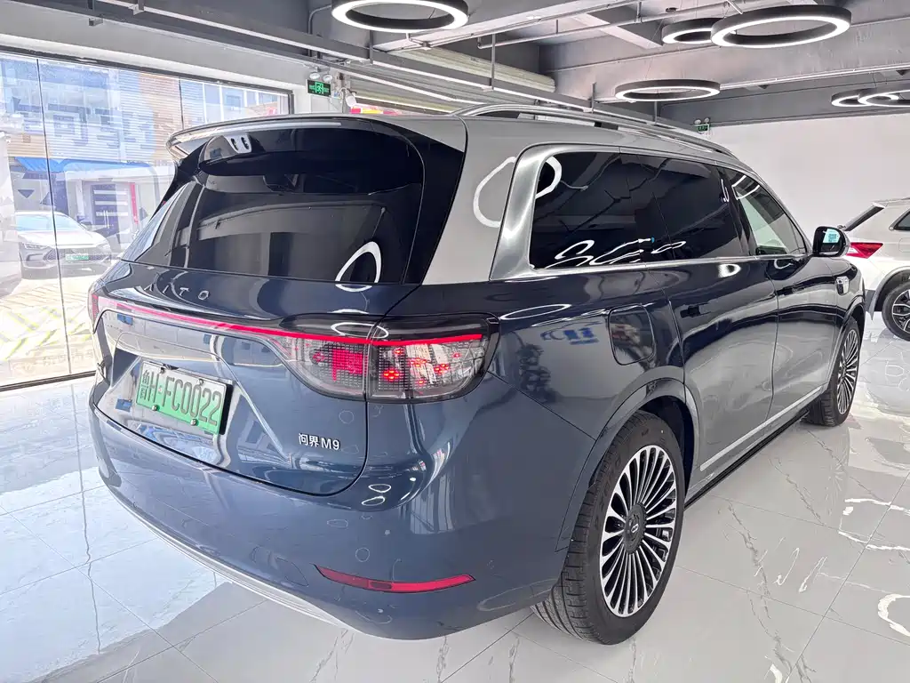 Wenjie M9 2025 extended range Ultra version 52kWh 6-seater version 192-line lidar) купить на сайте DeffCars