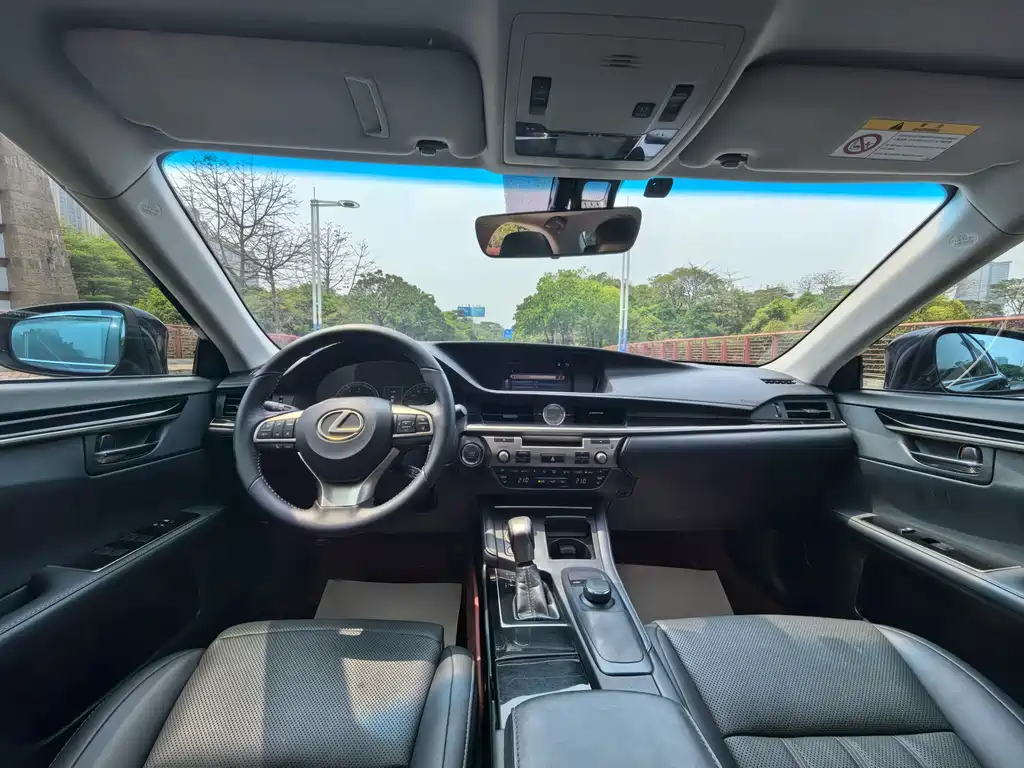 Lexus ES 2015 200 Elite Edition купить на сайте DeffCars