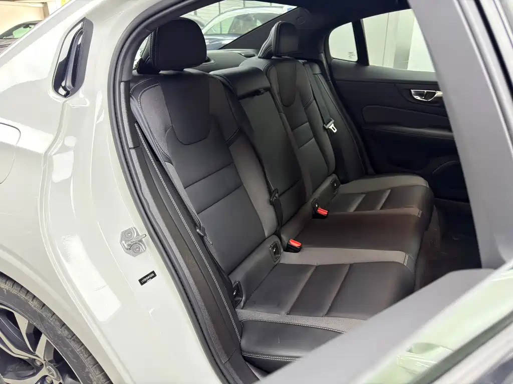 Volvo S60 2022 B4 Zhiyuan Sports Edition купить на сайте DeffCars