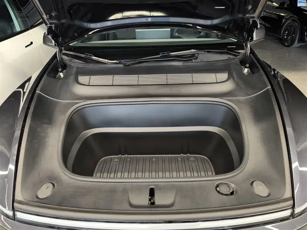 Model Y 2025 rear-wheel drive version купить на сайте DeffCars