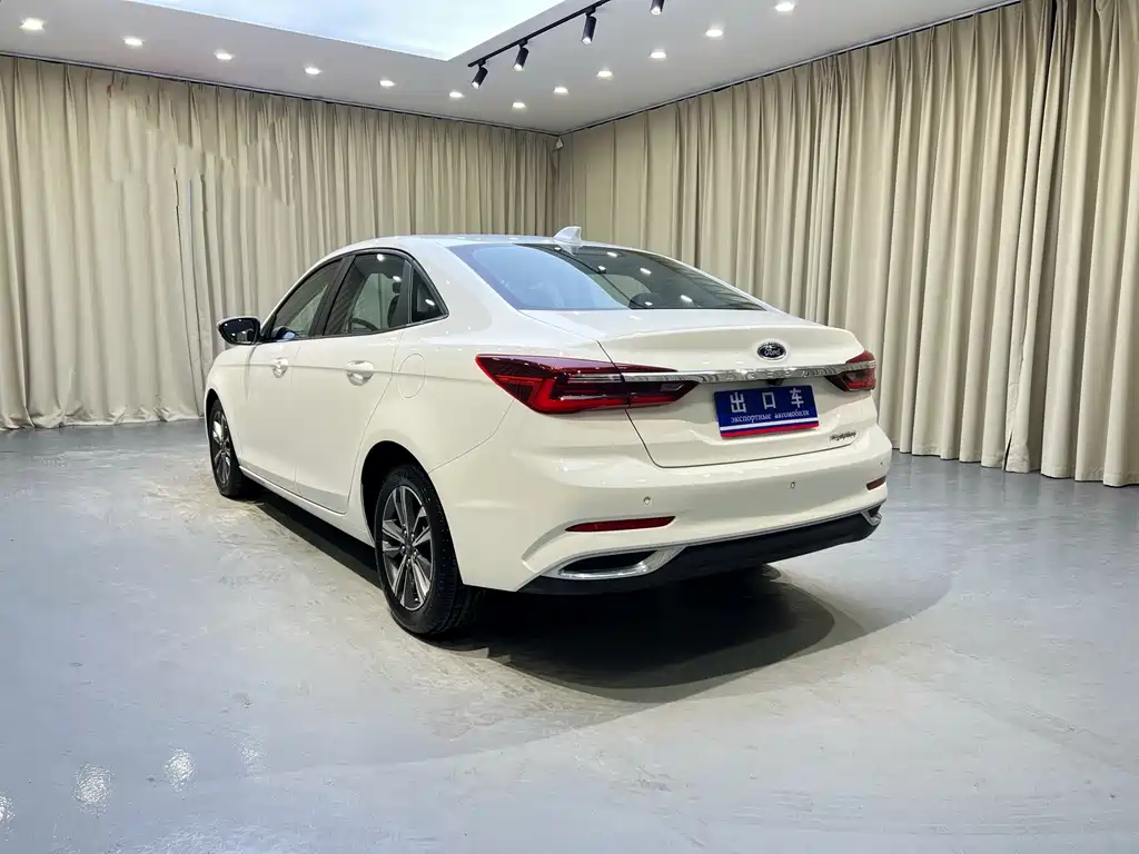 Escort 2021款 1.5L 自动铂金版 купить на сайте DeffCars