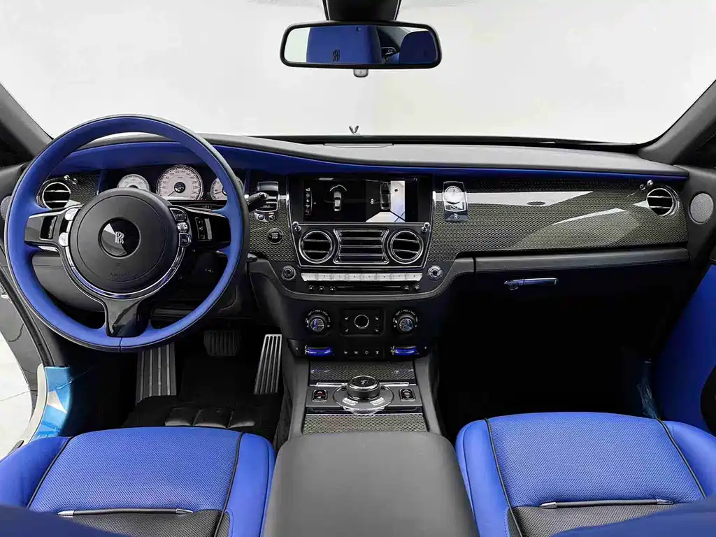 Phantom 2018 6.6T Black Badge купить на сайте DeffCars