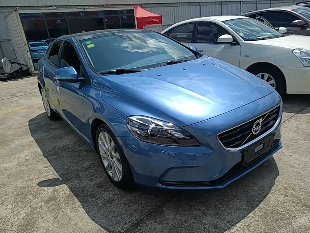 Volvo V40 2016 T3 Zhiyi Edition купить на сайте DeffCars