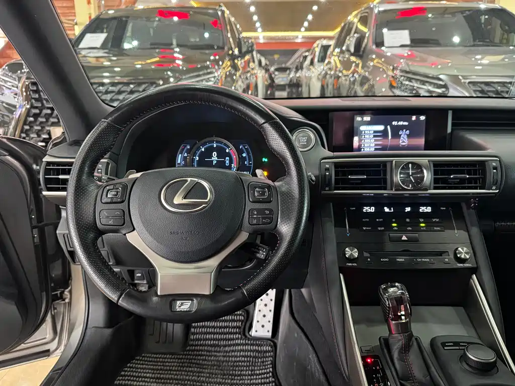 Lexus IS 2017 300 F SPORT Edition купить на сайте DeffCars
